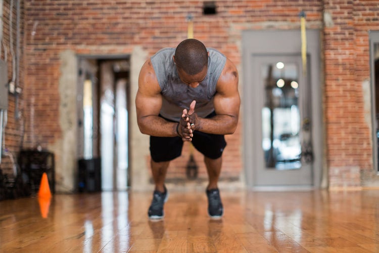 man-clapping-between-pushups