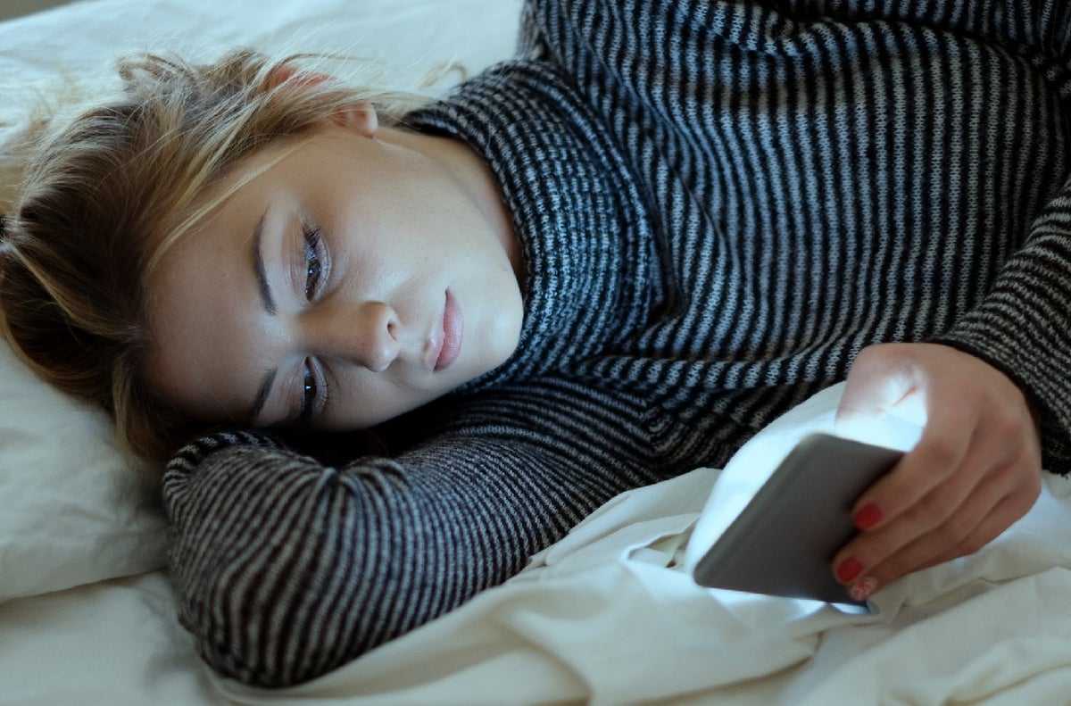 Does Blue Light Cause Wrinkles? Why Protecting Your Skin From Screen Time  Is Important